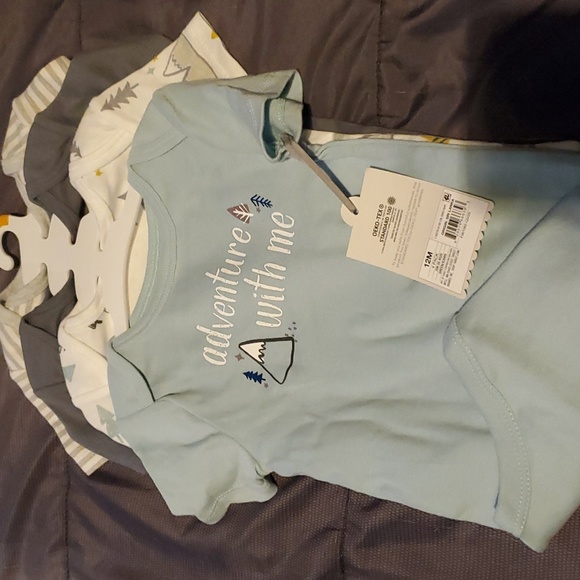 12m Short sleeve bodysuits - Picture 2 of 2